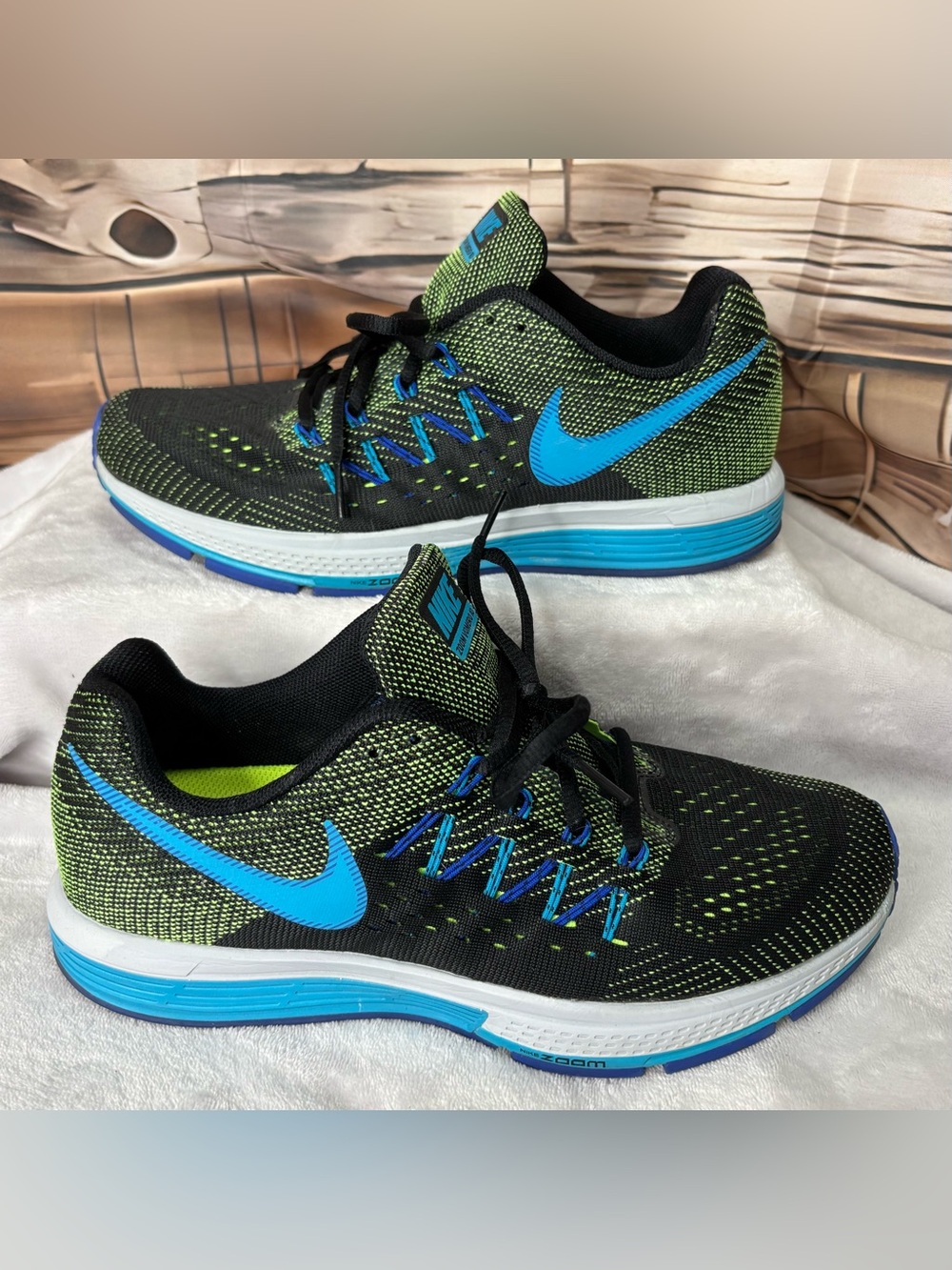 Nike Air Zoom Vomero 10 Black Ghost Green Blue Women's Size 9 Running